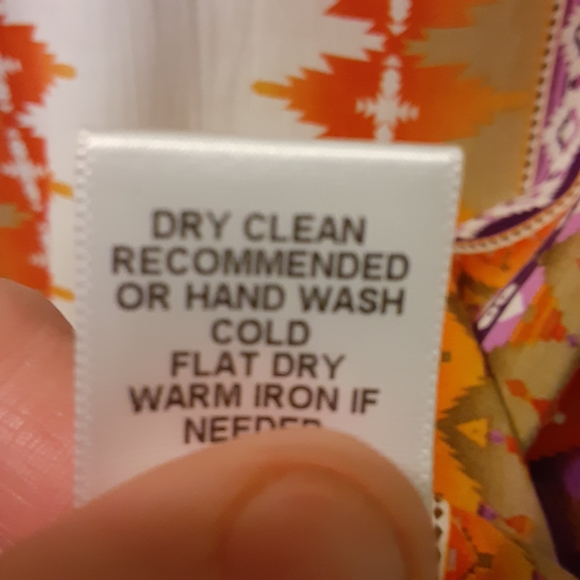 🌻3/$20Nurture bright aztec print oversize top med - Picture 4 of 9